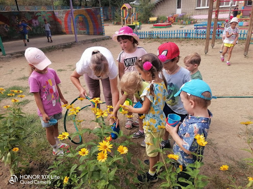 садок влітку