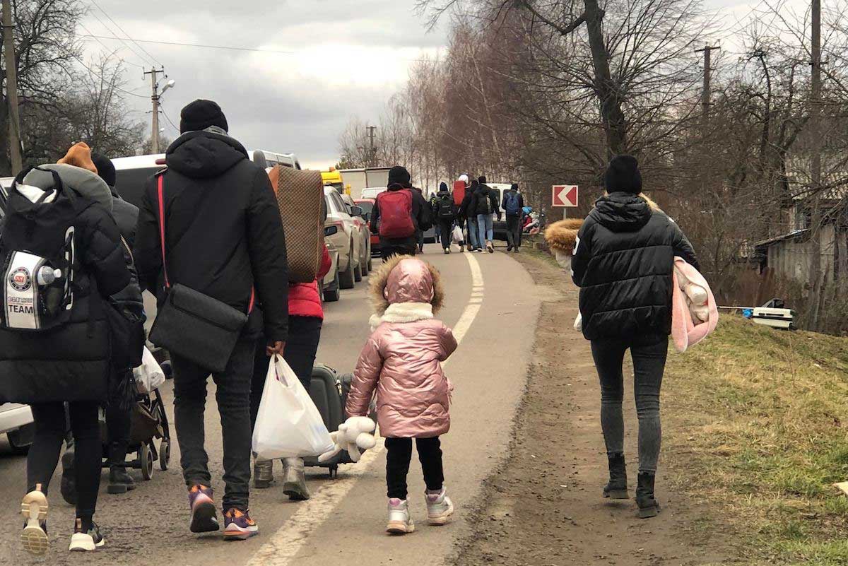Поради батькам, які сумують за домом