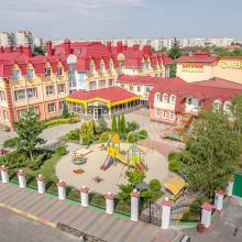 Гімназія-початкова школа-садочок "Дивосвіт" на Південному фото 1